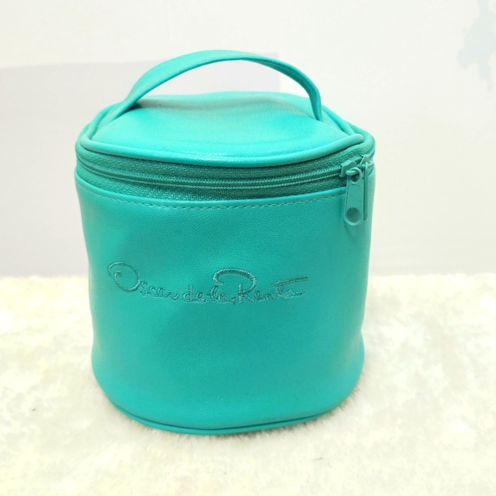 Oscar de la Renta Turquoise Round Cosmetic Bag Makeup Case Travel Zip Pouch